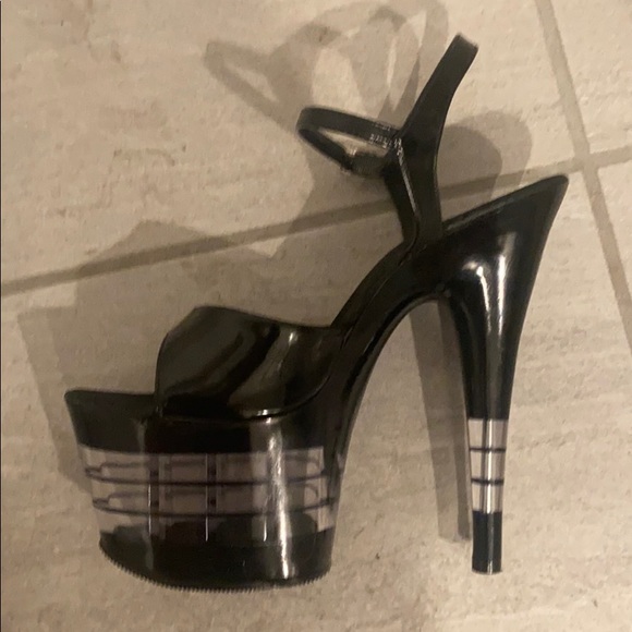 Platform heals - Picture 2 of 3